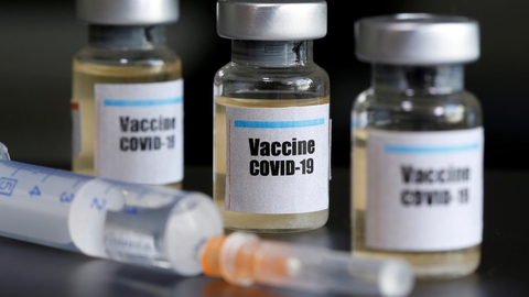 Fremover vil Det Europæiske Lægemiddelagentur løbende følge med i, hvordan forsøgene med AstraZenecas vaccine mod covid-19 går. (Arkivfoto)