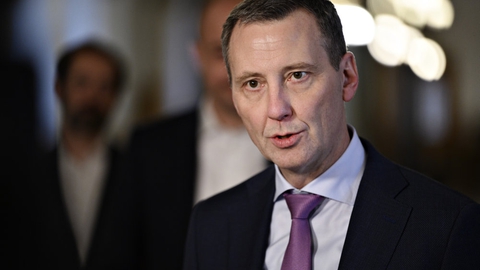 Justitsminister Nick Hækkerup (S) siger efter mødet med landets borgmestre, at kommunerne skal forberede test af elever og lærere, i tilfælde af at der åbnes, for at også de ældste elever kan vende tilbage til skolerne. Testkapaciteten skal helst være på plads 1. marts. Regeringen ventes snart at melde ud om, hvad der skal genåbnings, når de nuværende restriktioner udløber 28. februar.