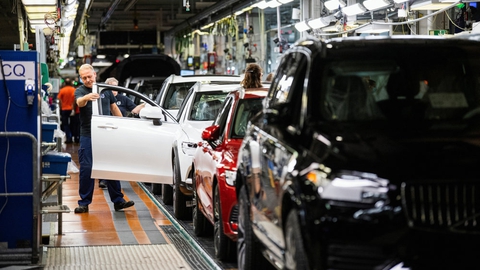 Volvo Cars' fabrik i Torslanda ved Göteborg.  Det kinesiske-ledede bilproducent  vil fra 2030 kun producere el-biler. Alle modeller med en forbrændingsmotor - deriblandt hybridbiler - vil blive udfaset, siger den svenske bilfabrik.