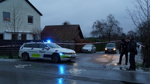 Betjente arbejder omkring Kornmarken i Bagsværd efter en skudepisode onsdag morgen. En person er blevet ramt af skud, oplyser Københavns Vestegns Politi.