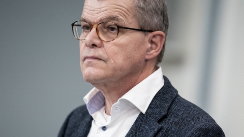 Vi ser meget, meget stejle kurver, når vi laver fremskrivninger af smitten, lød budskabet fredag fra faglig direktør Kåre Mølbak, Statens Serum Institut (billedet).