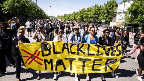 Protesterne mod 46-årige George Floyds død efter en voldsom anholdelse har spredt sig i USA, men også i Danmark (billedet), Berlin og London har folk været på gaden for at demonstrere. (Foto: Ida Guldbæk Arentsen/Ritzau Scanpix)