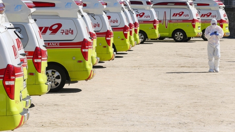 I Sydkorea er sundhedsmyndighederne i højeste alarmberedskab, efter at mere end 600 personer nu er blevet smittet med coronavirus.