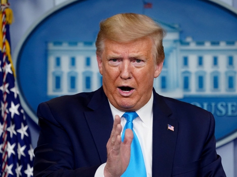 USa's præsident, Donald Trump, holder sit daglige pressemøde om coronasituationen i Det Hvide Hus natten til onsdag dansk tid.