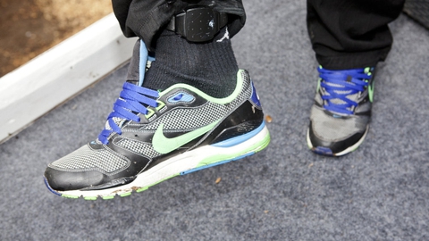 Dømte kan søge om at få lov til at afsone deres straf i hjemmet med en elektronisk fodlænke. (Arkivfoto)