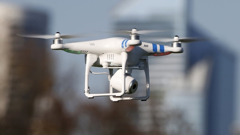 Det var ikke lovligt, at de franske myndigheder brugte droner til at overvåge, om befolkningen overholdt udgangsforbud, konkluderer Frankrigs datatilsyn.