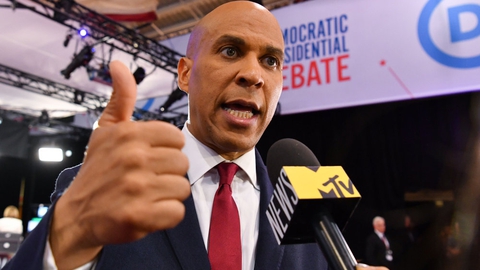 Den demokratiske præsidentkandidat Cory Booker har meddelt, at han trækker sig ud af kampen om at blive nomineret til præsidentposten forud for valget i november.