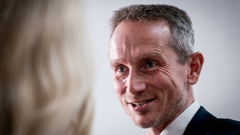 Kristian Jensen (V) er ved at undersøge sine muligheder for at blive formand for Danmarks Idrætsforbund (DIF), efter at flere angiveligt har opfordret ham til at gå efter posten. Han skal i så fald indstilles af et af DIF's 62 specialforbund og i kampvalg om posten. (Arkivfoto).