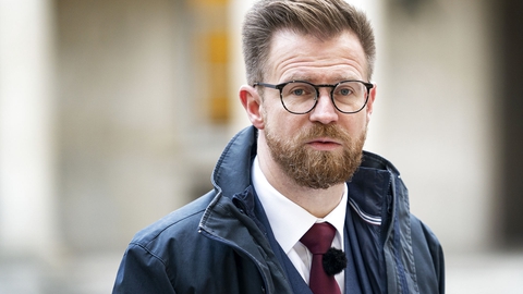 Den socialdemokratiske transportminister Benny Engelbrecht vil indføre et forbud mod salg af benzin- og dieselbiler. (Foto: Ida Guldbæk Arentsen/Ritzau Scanpix)