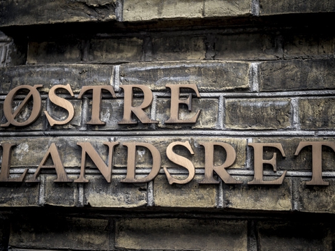 Østre Landsret har tilkendt keramikeren Anne Black 300.000 kroner i erstatning, fordi Netto solgte krukker og potter, som enten var magen til eller i høj grad lignede Anne Blacks produkter. (Arkivfoto)