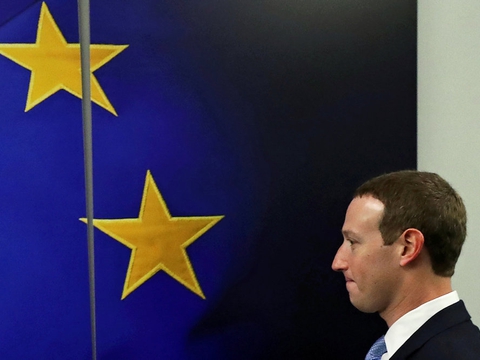 Facebook-chef Mark Zuckerberg har mandag været på besøg hos EU for at diskutere, hvordan man bedst kontrollerer indholdet på sociale medier.