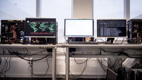 Nationalt Cyber Crime Center (NC3) har sammen med Nordsjællands Politi og Københavns Politi fundet frem til en mand, som mistænkes for at lokke piger og unge kvindet til at sende nøgebilleder og -videoer. (Arkivfoto)