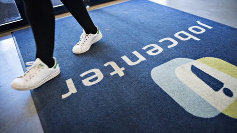 Coronakrisen koster mange jobbet i øjeblikket. Bare i sidste uge steg ledigheden med næsten 23.000 personer. (Arkivfoto)