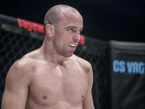 Mark O. Madsen blev knockoutet af Jared Gordon med 18 sekunder tilbage af første omgang. (Arkivfoto).