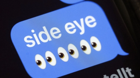 Smartphones spiller en stadig større rolle i undervisningen på norske gymnasier, og nu efterspørger et flertal af norske lektorer nationale regler på området. (Arkivfoto).