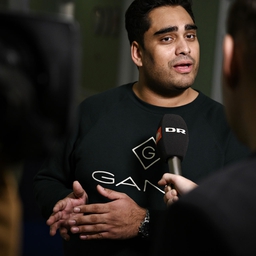  Folketingsmedlem for Alternativet Sikandar Siddique bliver interviewet på dagen, hvor Uffe Elbæk har meldt sin afgang som politisk leder for Alternativet, på Alternativets gang på Christiansborg mandag den 16. december 2019.. (Foto: Philip Davali/Ritzau Scanpix)