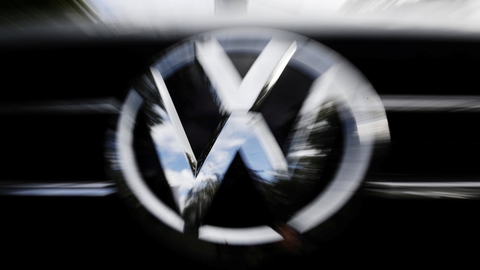 Tysklands øverste civile domstol siger i en med spænding imødeset dom mandag, at en 65-årig mand i princippet har ret til erstatning for købet af en VW Sharan i 2014 som følge af dieselgate. Dette er blot en af de 11 millioner biler, som på verdensplan var forsynet med snydesoftware. Tusindvis af sagsanlæg ventes nu at følge.