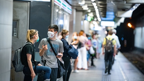 Covid-19-smittede smitter i gennemsnit 1,5 andre ifølge en ny opgørelse foretaget af Statens Serum Institut (SSI).