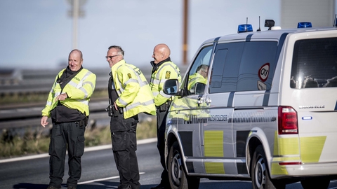 En enorm politiaktion afspærrede broer og veje flere steder i landet i september 2018. Her er det Storebæltsbroen. Politiet frygtede et attentat mod eksiliranere i Danmark. Tre af iranerne er siden fængslet for spionage, og nu har Radio- tv-nævnet lukket deres tv-station.