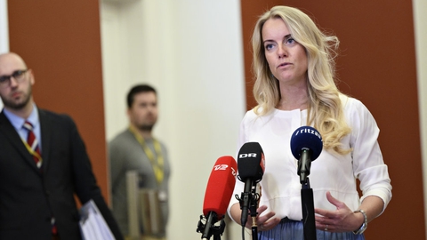 Pernille Vermund (NB), der her ses mandag formiddag på vej ind til forhandlingerne om en genåbningsplan, kommer ikke til at være med i en sådan aftale. Partiet er ude af forhandlingerne, oplyser Vermund.