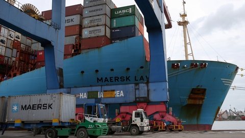 Mærsks kerneforretning med containertransport på verdens have blev en smule skarpere i 2019, mens logistikforretningen på land tabte omsætning. (Arkivfoto)