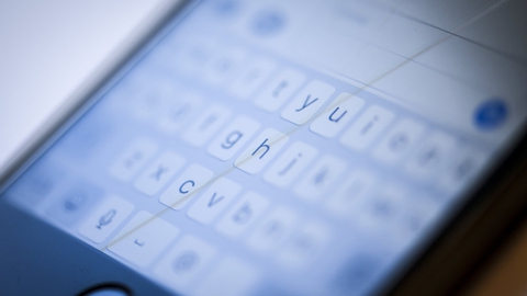 Flere borgere har anmeldt, at de har modtaget beskeder, der ser ud, som om de er sendt fra henholdsvis NemID og Statens Serum Institut. I sms'erne bliver folk opfordret til at sende et billede af deres NemID. Men det skal man ikke, advarer politiet, som oplyser, at der er tale om svindel. (Arkivfoto).