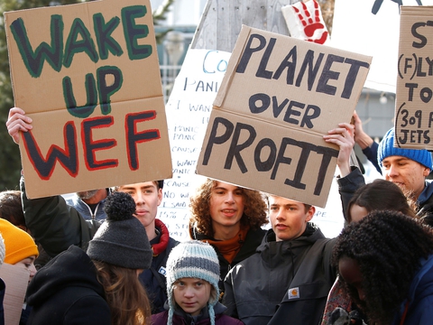 Unge klimademonstranter, herunder Greta Thunberg, ved World Economic Forum den 24. januar 2020. (Foto: Denis Balibouse/Reuters/Ritzau Scanpix)