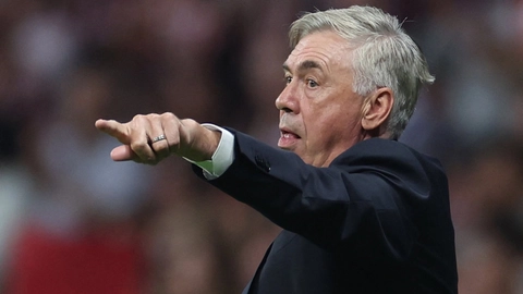 Efter fem sejre i fem kampe kom Carlo Ancelottis Real Madrid søndag aften ned på jorden med et 1-3-nederlag til lokalrivalerne fra Atlético Madrid.