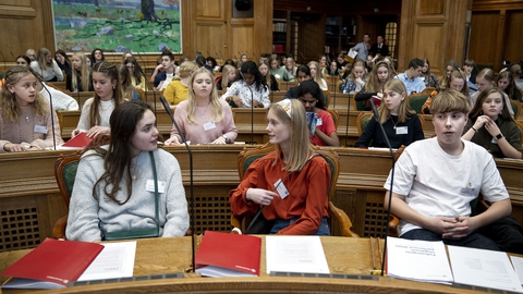  Ungdomsparlamentsdag på Christiansborg, hvor 179 udvalgte elever fra 60 skoler i hele landet, Grønland og Færøerne kommer til Christiansborg for at indtage Folketinget og give svar på, hvad de ville ændre i samfundet, hvis det altså var dem, der bestemte. (Foto: Liselotte Sabroe/Ritzau Scanpix)
