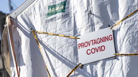 Antallet af registrerede døde med coronavirus i Sverige er lørdag på 3992. Det er en stigning på 67 siden fredag, oplyser Folkhälsomyndigheten. (Foto: Johan Nilsson/TT/Ritzau Scanpix)