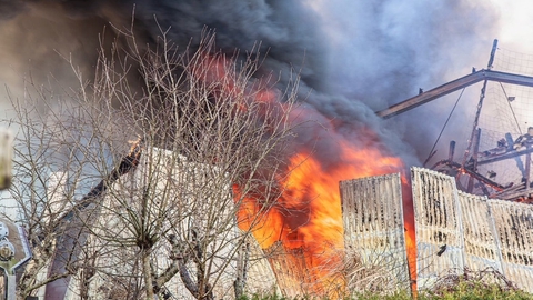 En stor brand i Henne skabte problemer for togtrafikken i området.
