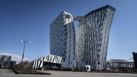 Overnatninger på danske hoteller er faldet 63 procent i marts til 431.100. Her ses Bella Sky i København. (Arkivfoto)