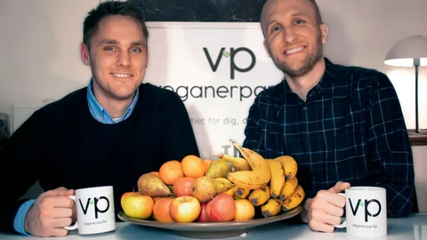 Veganerpartiets to stiftere. Henrik Vindfeldt til venstre og Michael Monberg, forperson for partiet, til højre. (Foto: Veganerpartiet)