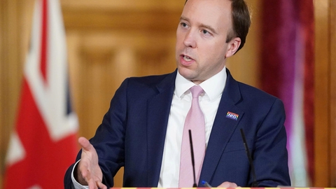 Den britiske sundhedsminister, Matt Hancock, siger i et interview, at en sjælden, men farlig sygdom har kostet børn livet. Det er en sygdom, der optræder sammen med Covid-19.