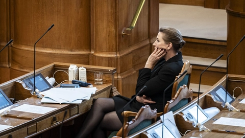 Statsminister Mette Frederiksen (S) skulle tirsdag svare på spørgsmål om FE-sagen, og det skal hun igen onsdag.