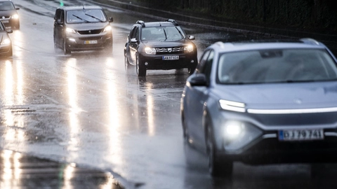 Regnen kan tilskrives et lavtryk dannet mellem varm luft over Centraleuropa og køligere luft over De Britiske Øer. (Arkivfoto).