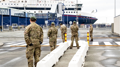 Politi og forsvar modtager færge fra Norge i Hirtshals, søndag den 15. marts 2020. (Foto: Henning Bagger/Ritzau Scanpix)
