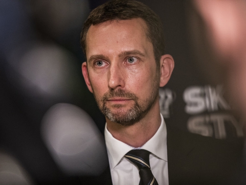 Fagdirektør Kenneth Joensen holder doorstep-pressemøde om udbyttesagen i København.