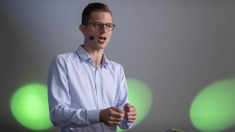 Alex Vanopslagh, Liberal Alliances partileder, taler på Folemødet i Allinge på Bornholm i 2019. (Foto: Johan Wessman/News Øresund)