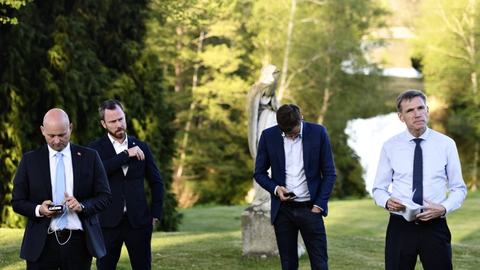 Venstres formand, Jakob Ellemann-Jensen (2. fra Venstre) har tidligere sagt, at han er det store dyr på savannen i blå blok. Ifølge Voxmeter vil De Konservative med Søren Pape Poulsen (tv) i spidsen dog kunne pryde sig med den titel, hvis der var valg i dag.