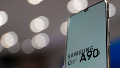 Samsung forventer øget efterspørgsel ppå smartphones i takt med udbygningen af 5G-netværk. Arkvifoto viser en Galaxy A90-model.