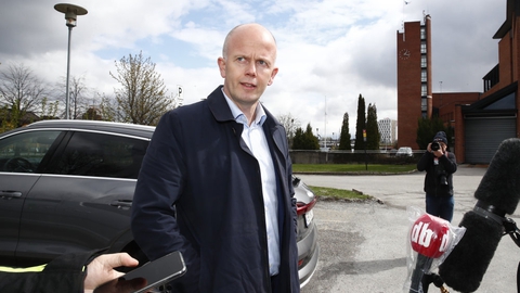 Tom Hagens advokat, Svein Holden, fortæller, efter at have talt med Tom Hagen på politistationen i Lillestrøm, at Hagen nægter sig skyldig.