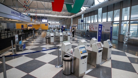 Her ses en næsten tom O'Hare-lufthavn tilbage i november. Men helt tom var den tilsyneladende ikke. For en mand skjulte sig angiveligt i et område af lufthavnen, som krævede sikkerhedsgodkendelse.