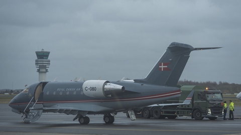 De syv personer er tredje hold af danskere, der er evakueret fra Kina. 31. januar og 2. februar vendte i alt 11 danskere hjem med fly til Roskilde Lufthavn, som ses på billedet. Alle er testet negativ for coronavirus. (Arkivfoto)