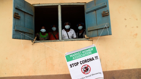 Medlemmer af forskellige fagforeninger uddannes og trænes af myndighederne i Nigerias største by Lagos, så de kan sættes ind i kampen mod coronavirus.