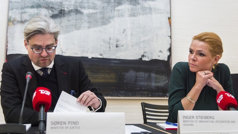 Søren Pind og Inger Støjberg var begge ministre fra Venstre i 2016, hvor sidstnævnte gav en ulovlig instruks om adskillelse af asylpar. Nu skal Søren Pind vidne i sagen. (Arkivfoto)