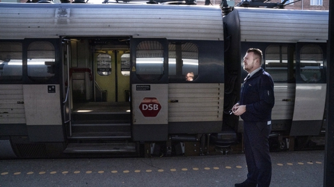 Den danske jernbane er i dårlig stand, og derfor fravælger rejsende den transportmulighed, lyder det fra Transportministeriet. (Arkivfoto)