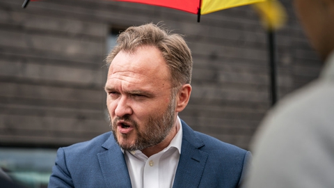 Klimaminister Dan Jørgensen (S) bør lægge tal frem for, hvad reduktionen af drivhusgasser forventes at koste, mener Venstre. (Arkivfoto)