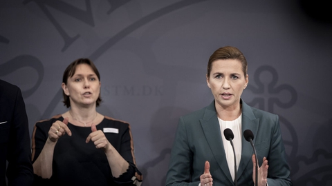 Politisk kommentator Hans Engell forudser, at statsminister Mette Frederiksen (S) og regeringen ikke vil lade sig påvirke af de dystre scenarier, som Nationalbanken tegner for den økonomiske vækst. (Arkivfoto)