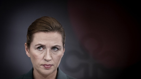 Statsminister Mette Frederiksen (S) har forsat tillid til sin udenrigsminister, som er i vælten grundet en sexsag fra 2008. (Arkivfoto).
